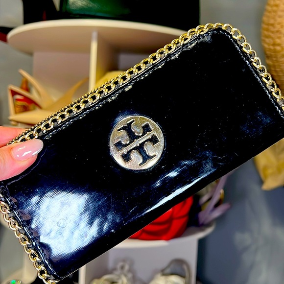 A beautiful black patent leather Tory Burch wallet - Picture 1 of 4